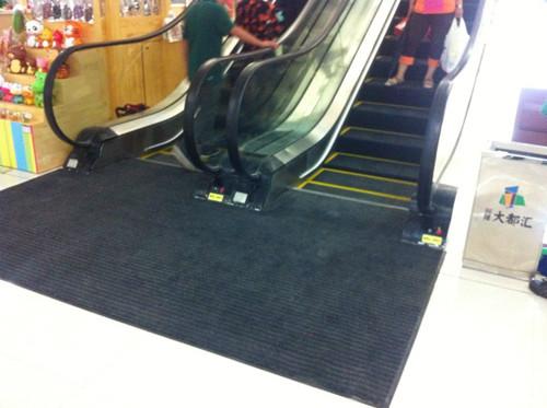 刮沙除塵地墊在商場(chǎng)中重要作用圖片