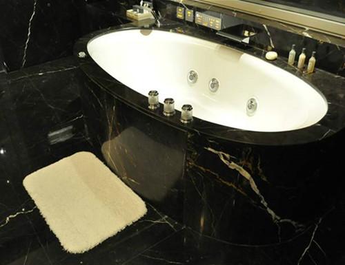 供應浴室吸水地墊的日常清潔護理