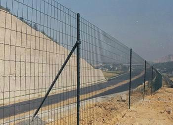 山地、園林防護(hù)網(wǎng),山東養(yǎng)殖防護(hù)網(wǎng)供應(yīng),山地圈雞圍網(wǎng)直銷