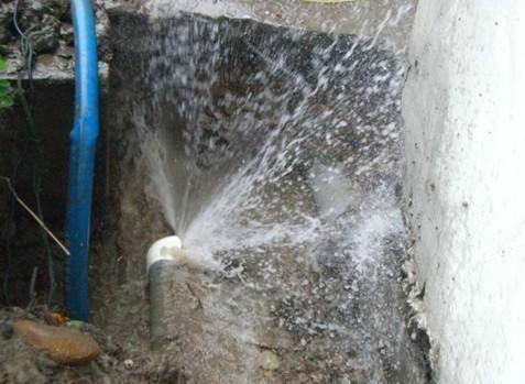 海淀區(qū)水管爆裂搶修暗管漏水維修水管改造56263231安裝馬桶