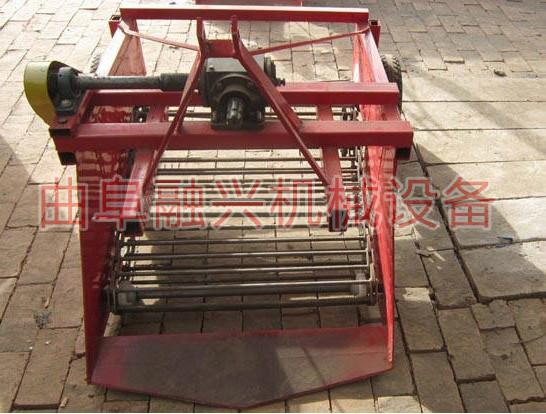 供應(yīng)紅薯挖掘機(jī)直銷 甜菜挖掘機(jī)供應(yīng) 小型紅薯挖掘機(jī)介紹
