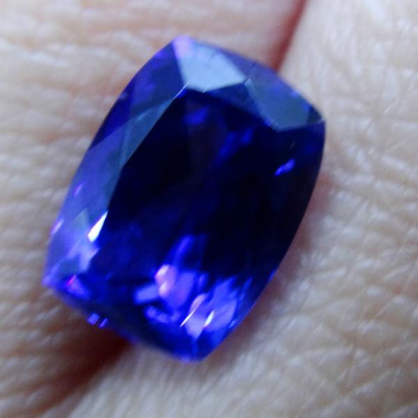 供應(yīng)絢彩珠寶坦桑藍(lán)寶石坦桑石裸石戒面