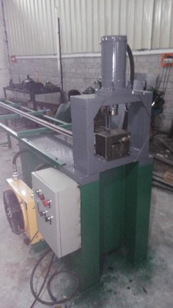 供應(yīng)角鐵沖孔機(jī)/角鐵沖孔機(jī)沖孔/角鐵沖孔機(jī)鉆孔