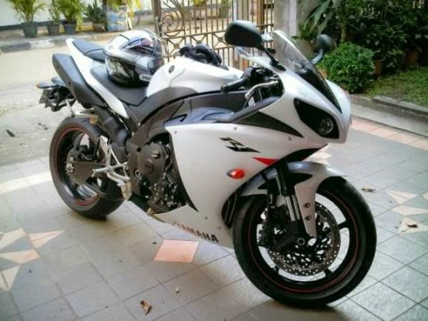 供应 2010款雅马哈YZF-R1摩托车