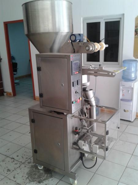 供應(yīng)花生顆粒包裝機(jī)樣品多多-炒貨瓜子包裝機(jī)