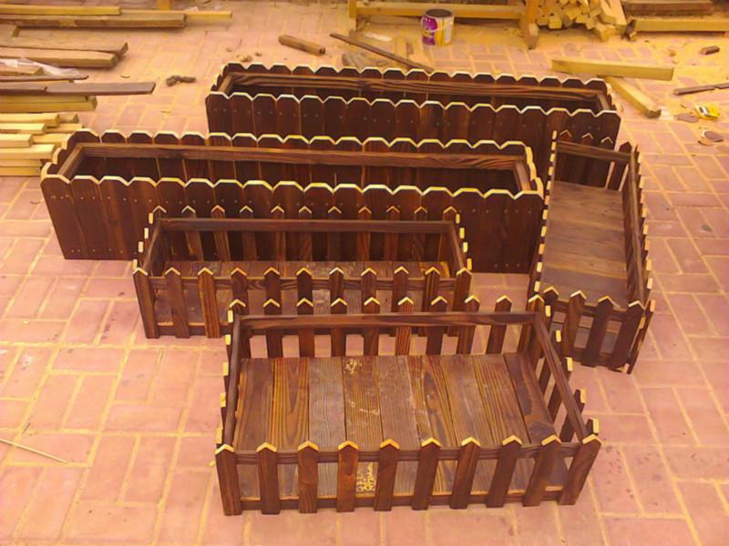 供應(yīng)揚(yáng)州市防腐木花箱大量批發(fā)，木花箱訂做