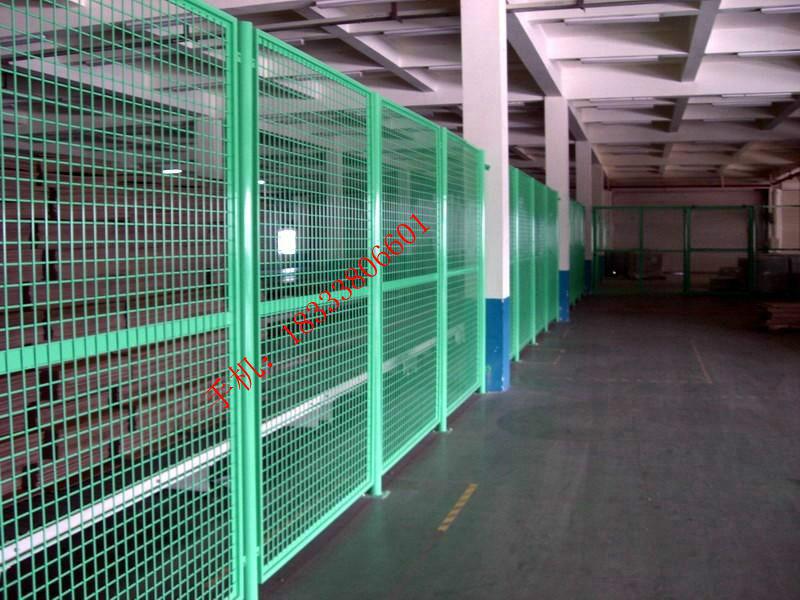 三仁鐵路隔離柵護(hù)欄網(wǎng)廠家