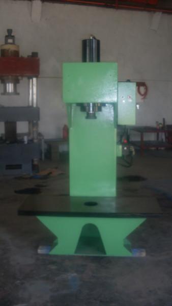 供應(yīng)滕州單臂液壓機(jī) 小型單臂液壓機(jī) 單柱液壓機(jī) 滕州萬合