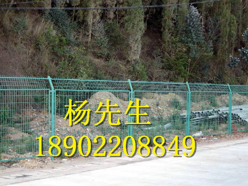 供应道路护栏公路/护栏铁路护栏金属网 【东莞护栏网】厂家图片