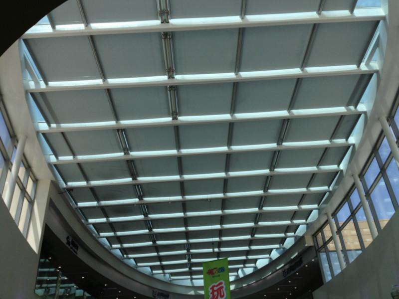 供應(yīng)天棚簾電動遮陽專賣/商場陽光房玻璃頂電動遮陽