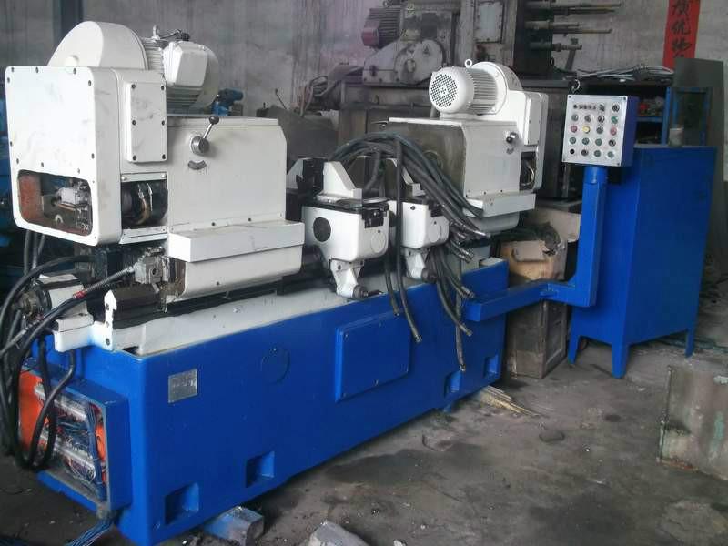 銑端面打中心孔圖片