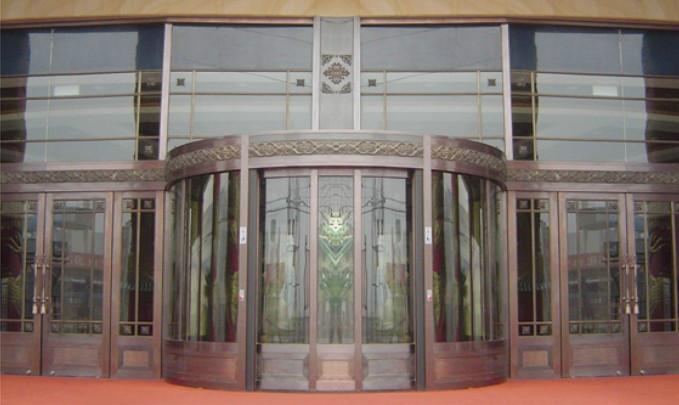 河南旋轉(zhuǎn)門-鄭州旋轉(zhuǎn)銅門定做-廠家靠譜-旋轉(zhuǎn)玻璃銅門哪里有-批發(fā)