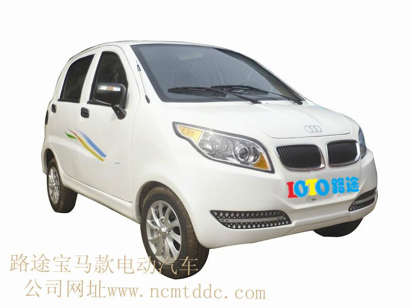 路途寶馬款電動(dòng)老年代步車圖片