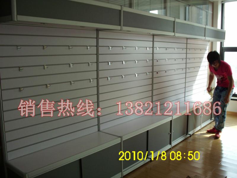 供应礼品展示柜 手机配件柜 钛合金展示柜 天津精品货架 商场展示柜图片