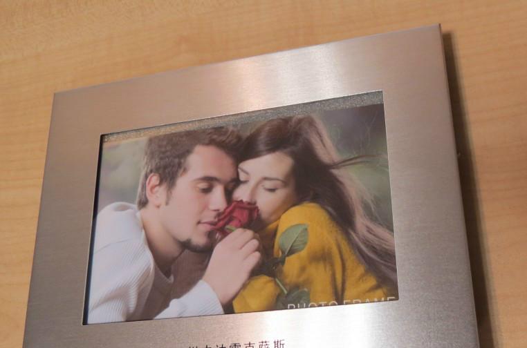 惠州相框制作廠家-廣東金屬相框廠-電鍍鎳相框定制 深圳市鑫大地工藝制品有限公司