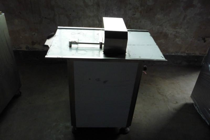 供應(yīng)鄭州方圓氣動香腸扎線機(jī)
