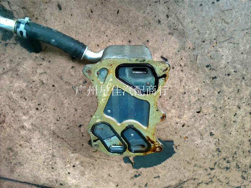 供應(yīng)廣州奔馳221配件276機(jī)油散熱器發(fā)動(dòng)機(jī)散熱原廠拆車件