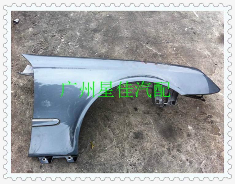 奔馳級(jí)211前葉子板圖片