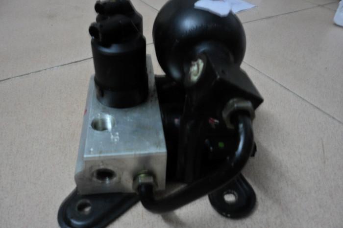 奔馳S級(jí)的220ABC閥油壓閥圖片