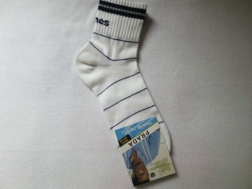 庫存襪子批發(fā)6毛9毛  尾單服裝批發(fā)3元5元