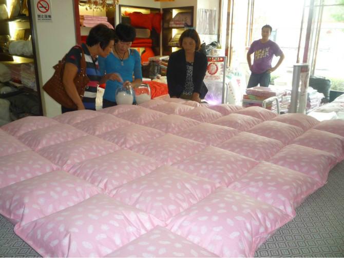 現(xiàn)做現(xiàn)賣蠶絲被為什么客戶越來越信賴18638521603