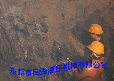 隧道挖掘施工遇石用液壓破裂器分離石塊