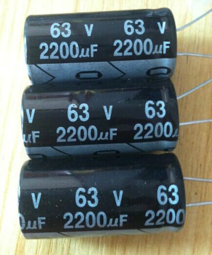 供應(yīng)高頻低阻插件電解電容680UF35V 10X17現(xiàn)貨供應(yīng)