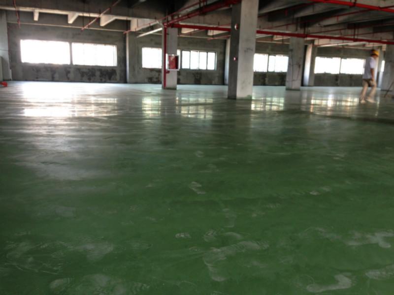 珠海鉻綠色金剛砂耐磨硬化地坪施工