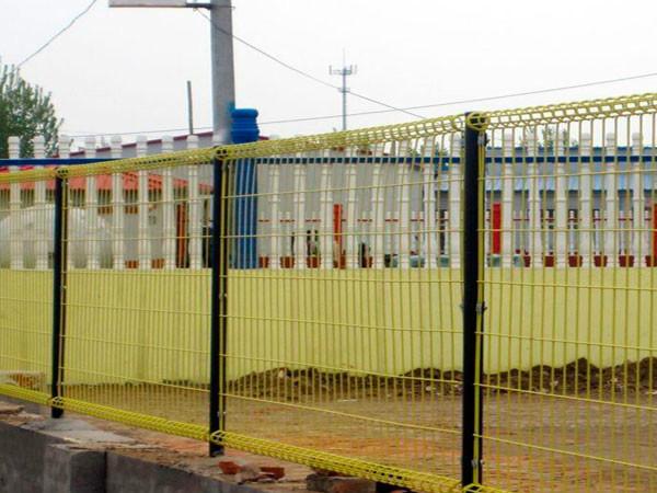 供應(yīng)雙圈護(hù)欄網(wǎng)