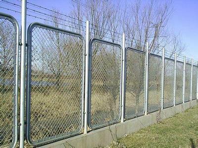 供應(yīng)美格網(wǎng)護(hù)欄廠家