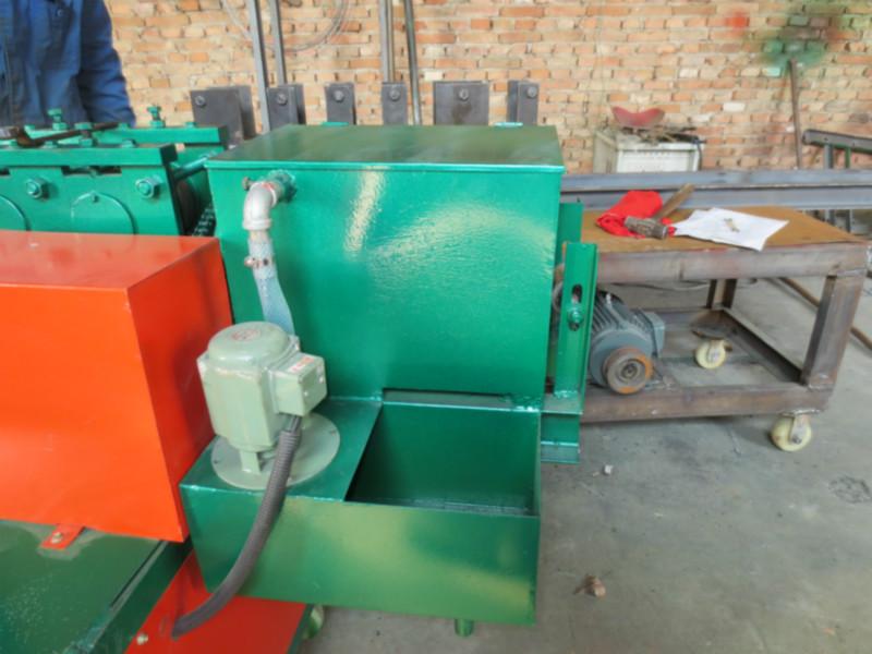 供應(yīng)鋼管調(diào)直機(jī)廠家，鋼管調(diào)直除銹機(jī)廠家，