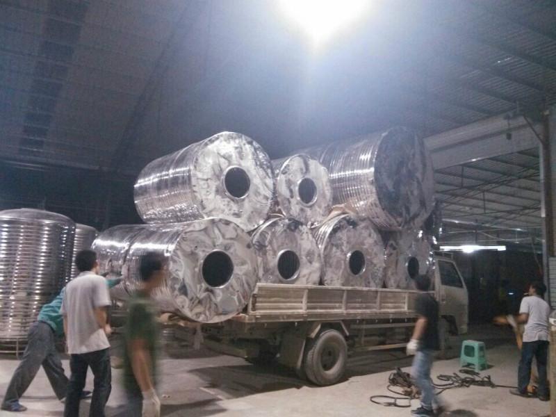 供應(yīng)貴陽不銹鋼保溫水箱價格多少，貴陽不銹鋼保溫水箱批發(fā)價