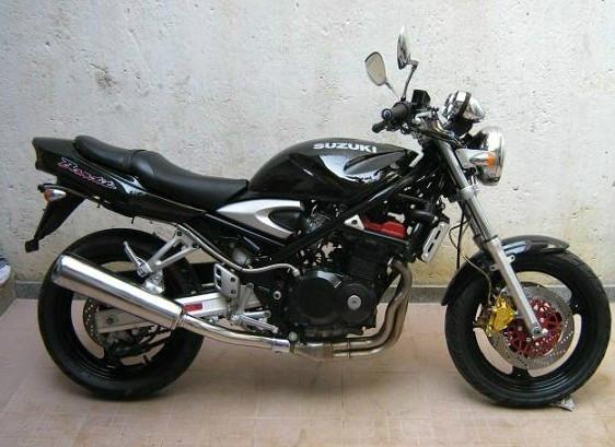 鈴木盜匪250摩托車(chē)圖片