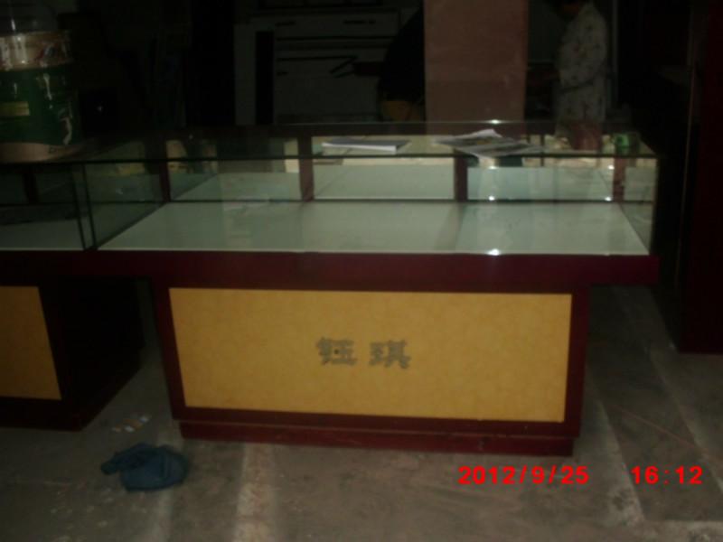 濟(jì)南展柜批發(fā)濟(jì)南柜臺(tái)批發(fā)圖片