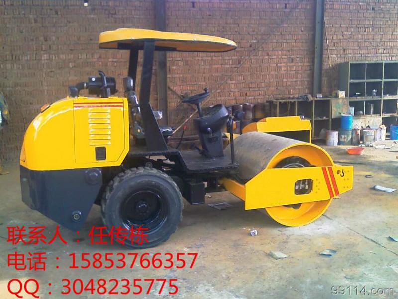供應(yīng)座駕式方向盤壓路機(jī)性能好、安全、質(zhì)量穩(wěn)定，