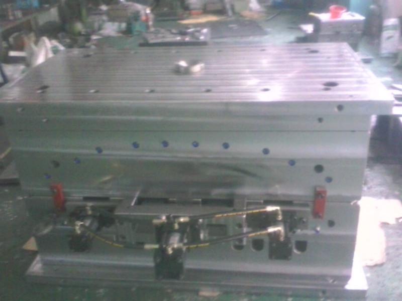 供應優(yōu)質(zhì)的汽車內(nèi)飾件模具制造廠，好的汽車內(nèi)飾件模具的電話