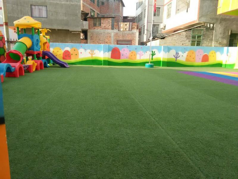 供應(yīng)賀州幼兒園人造草皮鋪設(shè)