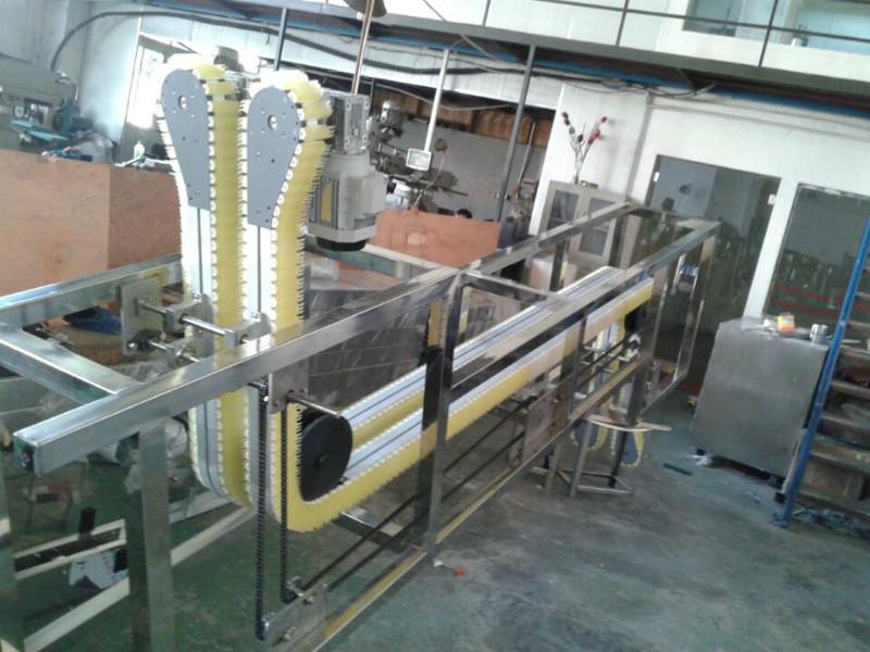 供應柔性夾瓶輸送機