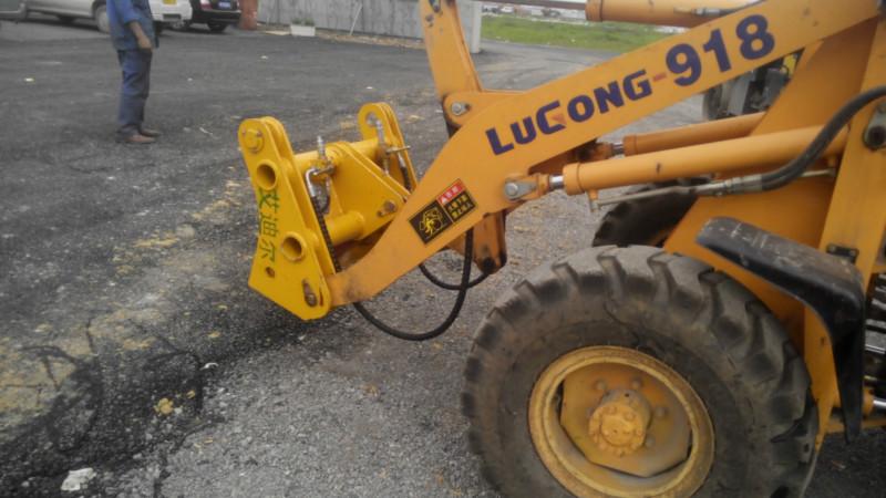 供應(yīng)裝載機(jī)輔具連接快換，裝載機(jī)液壓連接，裝載機(jī)輔具連接