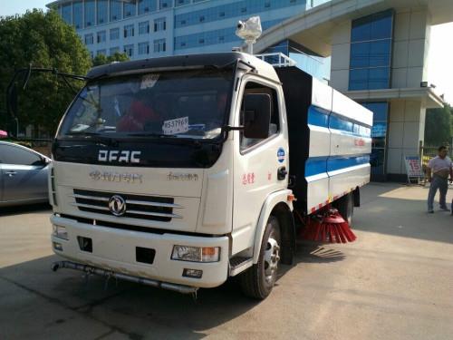 供應(yīng)東風(fēng)多利卡掃路車 道路清掃車