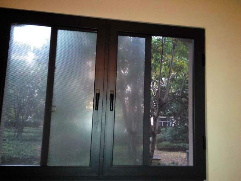 金剛網(wǎng)防盜平開紗窗圖片