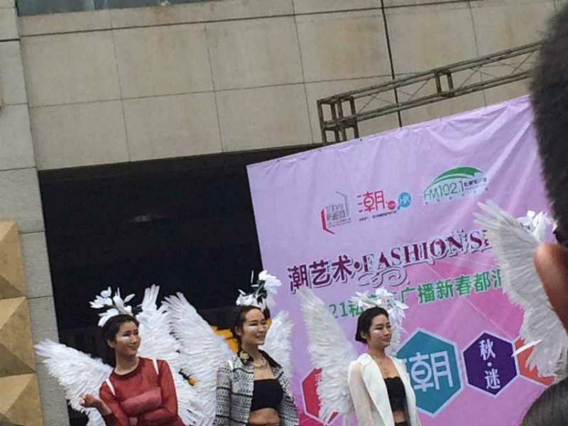 供應(yīng)時尚魅影化妝學(xué)校學(xué)生實習(xí)場景