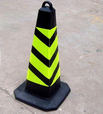 供應(yīng)東營帶頂燈可折疊伸縮路錐怎么報價