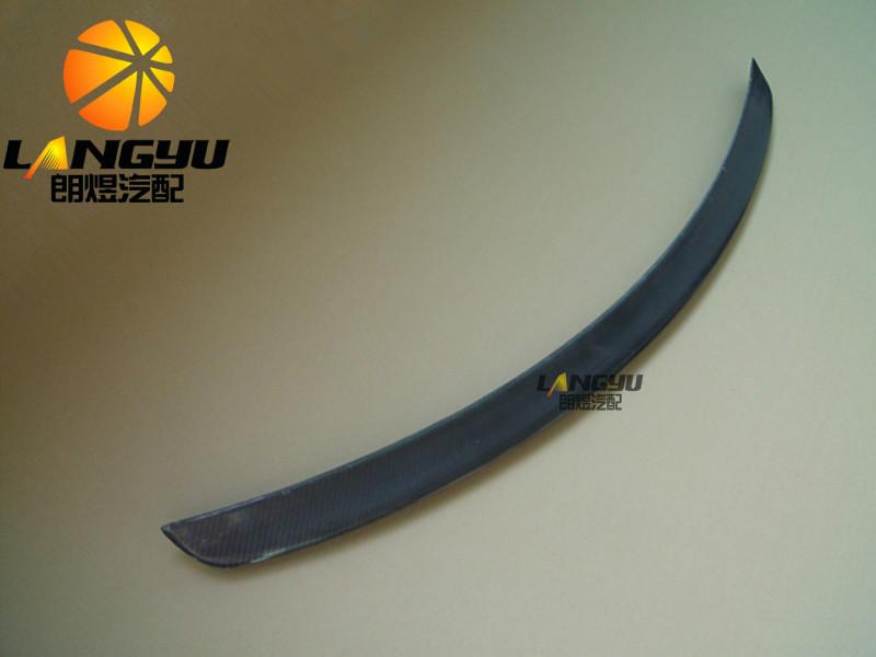 供應(yīng)奧迪A4碳纖維尾翼定風(fēng)翼廠家，奧迪A4碳纖尾翼大量批發(fā)供應(yīng)商
