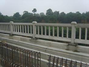 供應(yīng)邯山水泥護(hù)欄專業(yè)生產(chǎn)；邯山水泥護(hù)欄報(bào)價(jià)；邯山水泥護(hù)欄批發(fā)