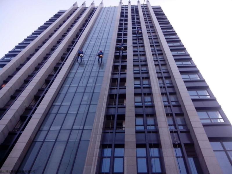 深圳龍崗高空作業(yè)外墻清洗聯(lián)系電話