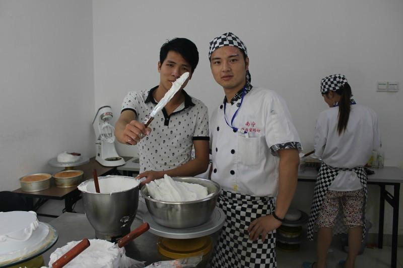 供應(yīng)廣西南寧華焙西點(diǎn)培訓(xùn)