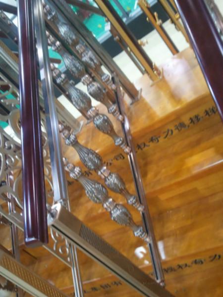 供應(yīng)龍灣別墅鐵藝制作，17年別墅鐵藝大門、別墅鐵藝圍欄、別墅鐵藝樓梯