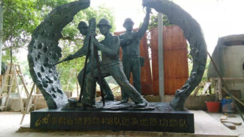 供應(yīng)雄鷹雕塑制作/長沙雄鷹展翅雕塑報價