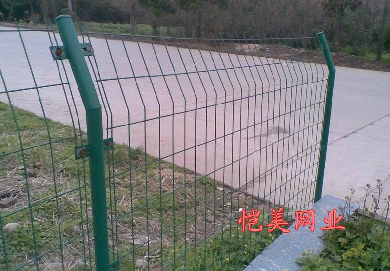 供應(yīng)武漢雙邊絲護(hù)欄網(wǎng)_50元一套的雙邊絲護(hù)欄網(wǎng)